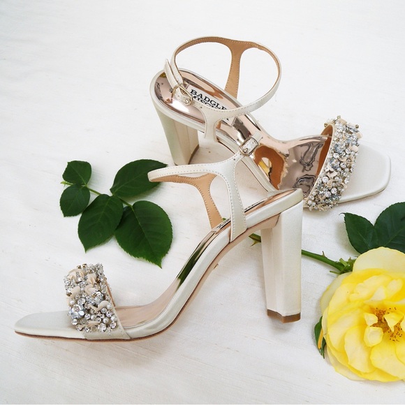 Badgley Mischka Teenie, Ivory Block Heel Sandal - Picture 4 of 17